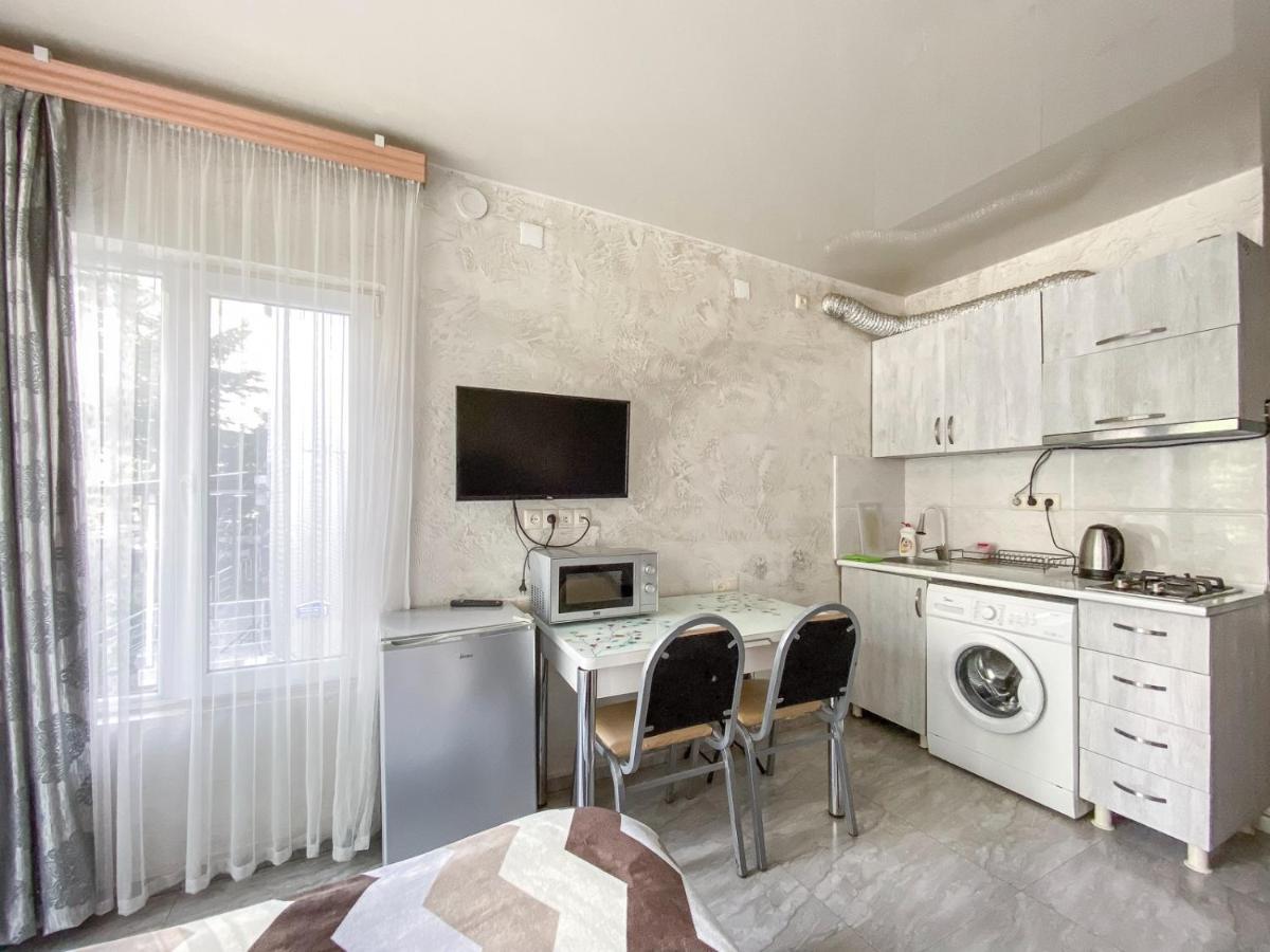 Apartment Studio Maksim Batumi Exterior photo